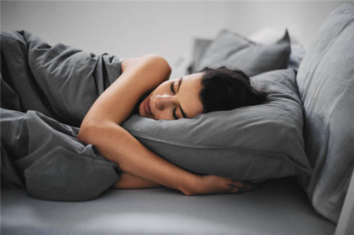 成年人睡觉流口水的原因是什么？